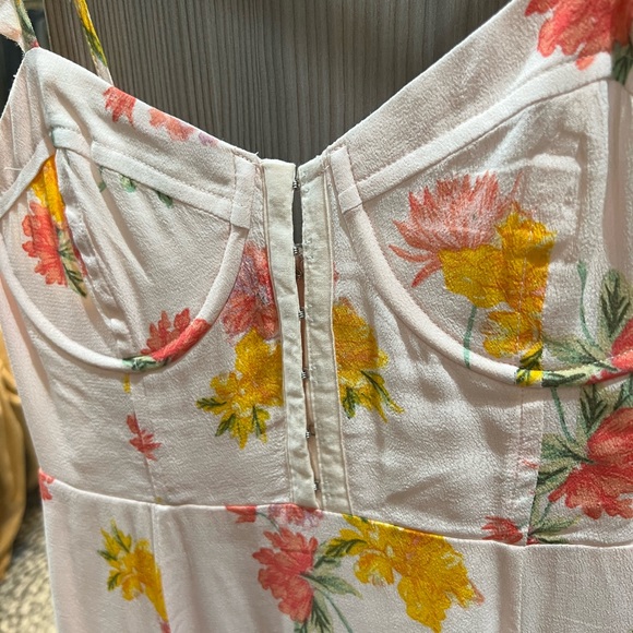 ASTR The Label Small Never Worn Pink Flowered Sundress - Picture 6 of 6